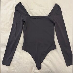 Aritzia | NWOT Babaton Long Sleeve Bodysuit